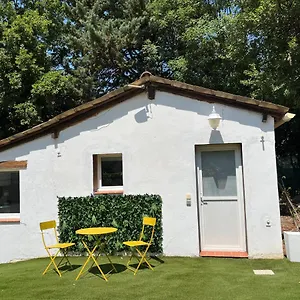 Un Dans Un Endroit Tranquille , Roquefort-les-Pins France